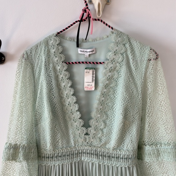 Gorgeous True Decadence at Simons light moss green dress - Picture 4 of 12